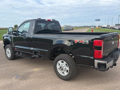 2027 Ford Super Duty F-350 SRW XLT