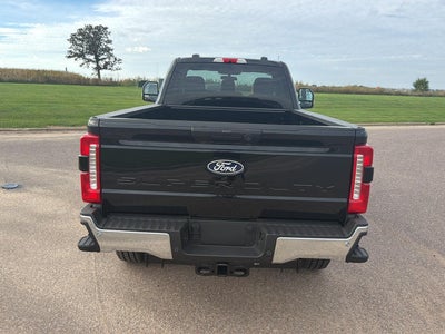 2027 Ford Super Duty F-350 SRW XLT