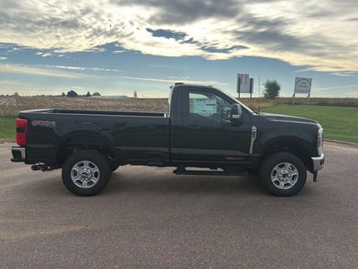 2027 Ford Super Duty F-350 SRW XLT