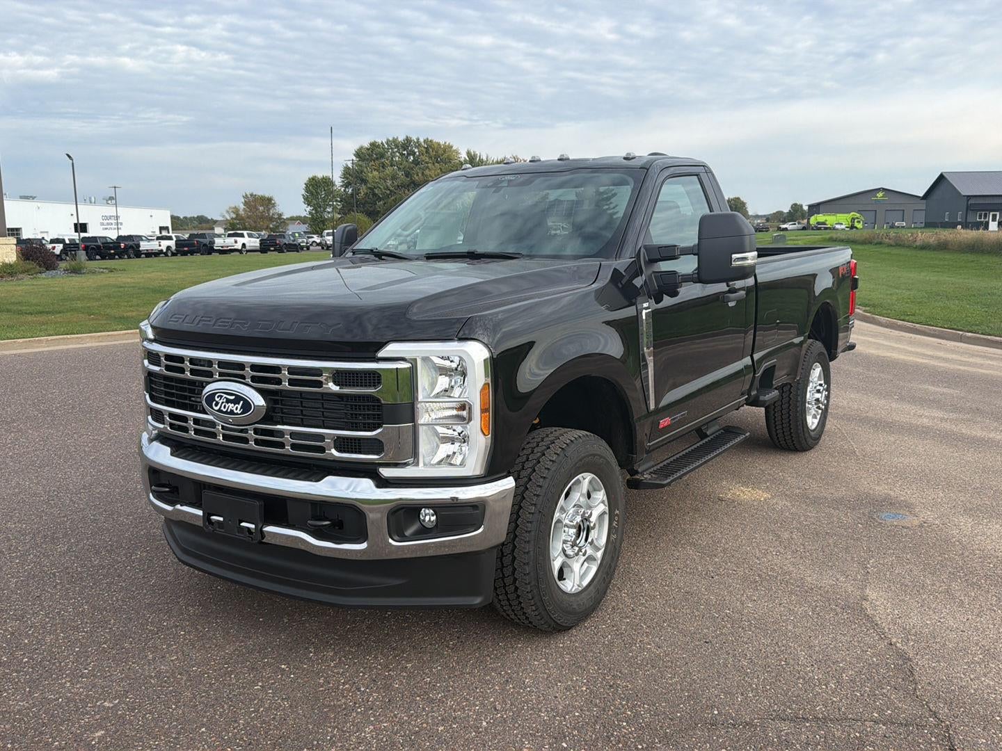2027 Ford Super Duty F-350 SRW XLT