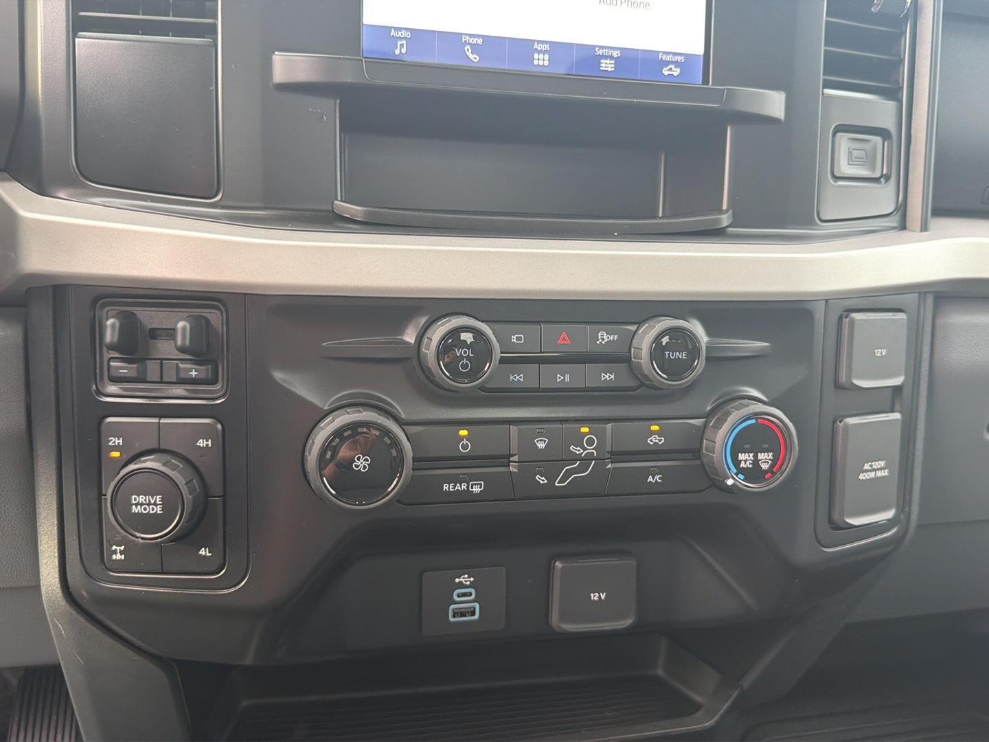 2027 Ford Super Duty F-350 SRW XLT