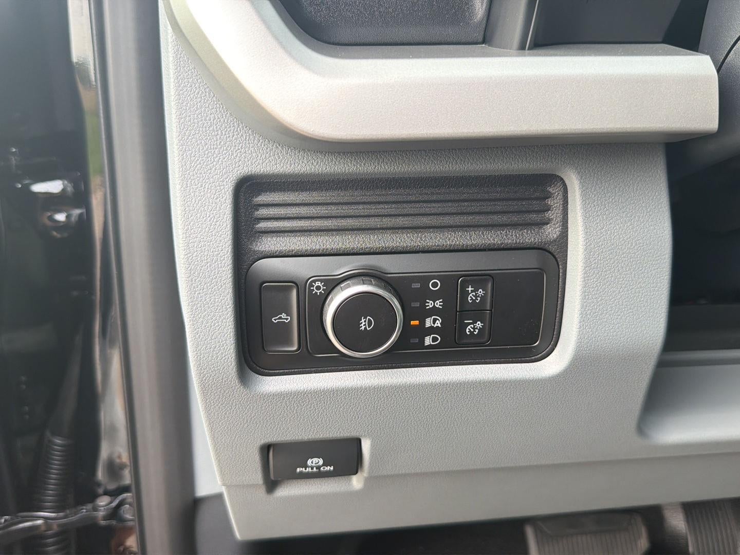 2027 Ford Super Duty F-350 SRW XLT