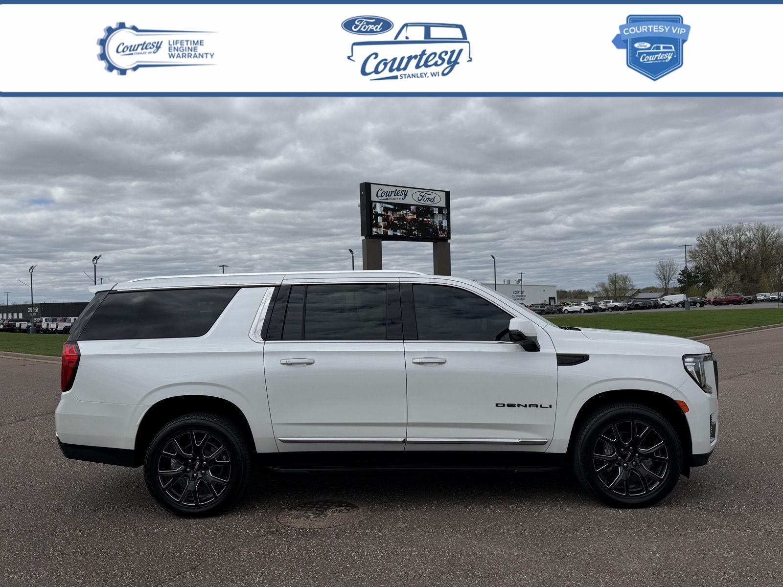2023 GMC Yukon XL Denali
