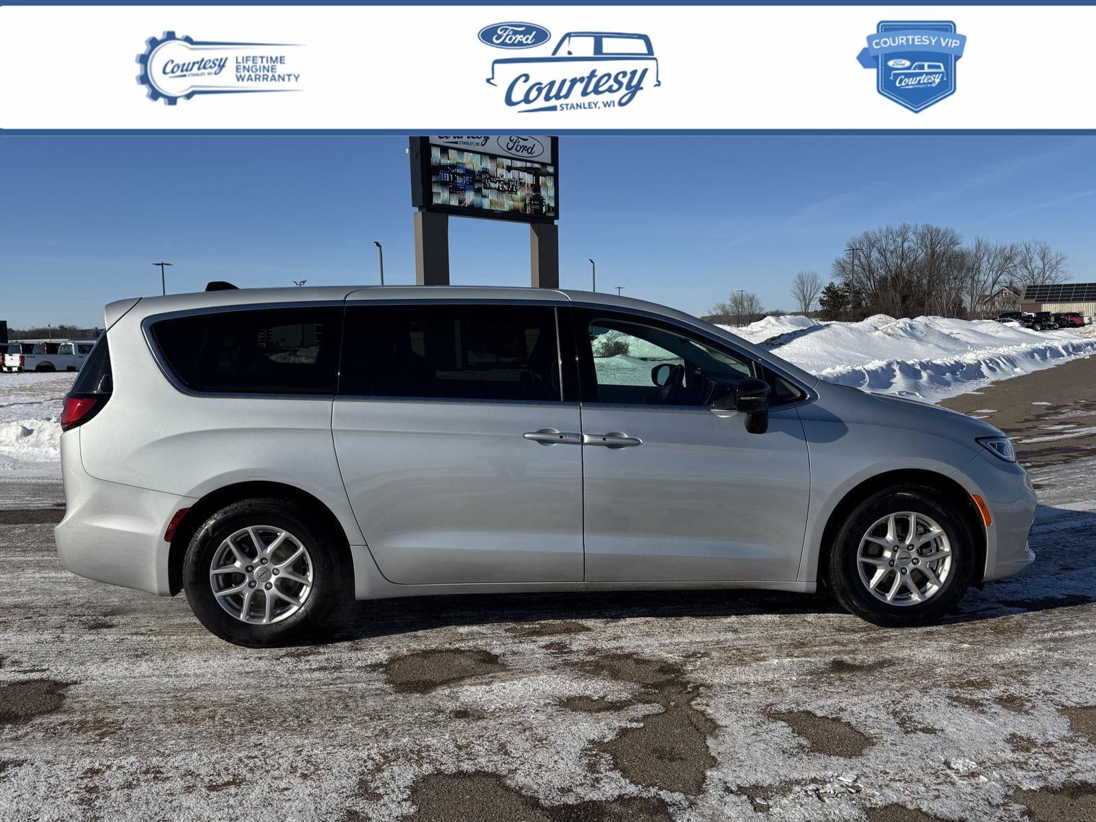 2024 Chrysler Pacifica Touring L