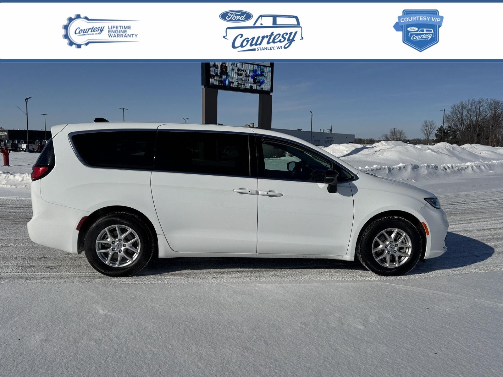 2024 Chrysler Pacifica Touring L