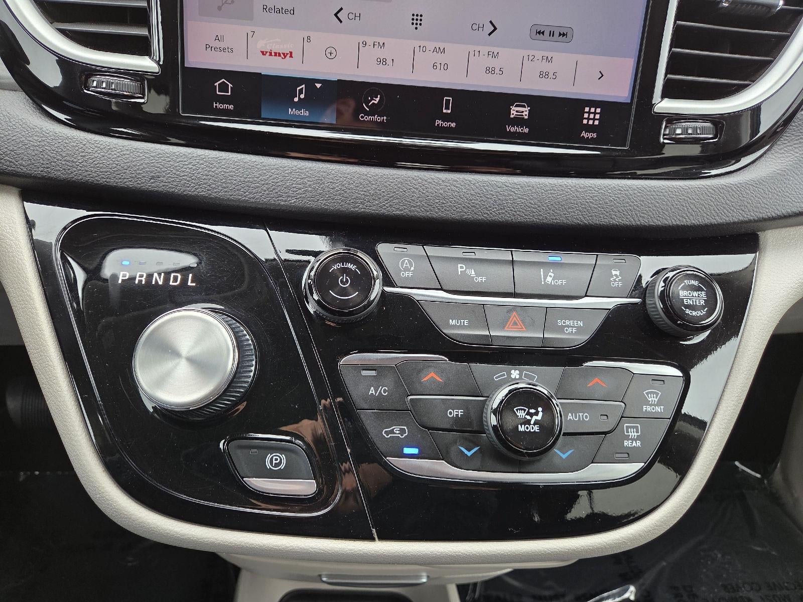 2024 Chrysler Pacifica Touring L
