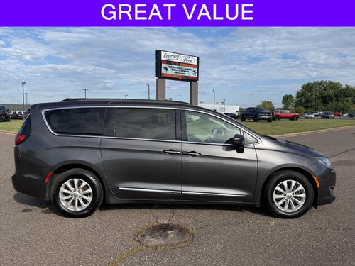 2017 Chrysler Pacifica Touring-L