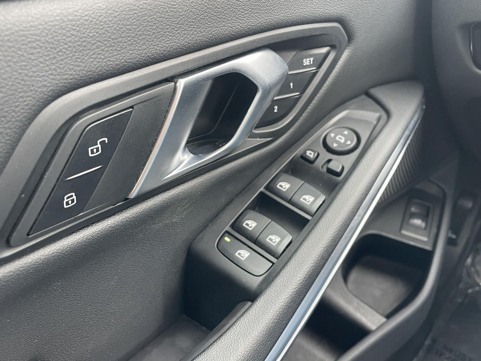 2025 BMW 3 Series 330i xDrive