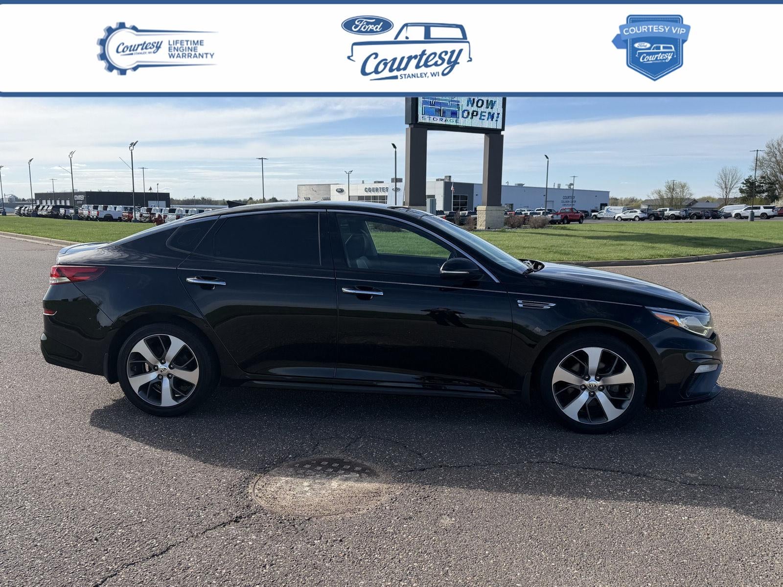 2019 Kia Optima S AT's photo